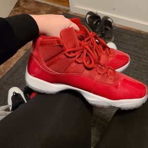 Gym red 12s Jordan's size 13 mens
